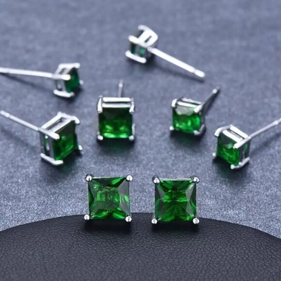 Green Natural Zircon Stud Push Back Earrings on 925 Sterling Silver - Picture 3 of 12